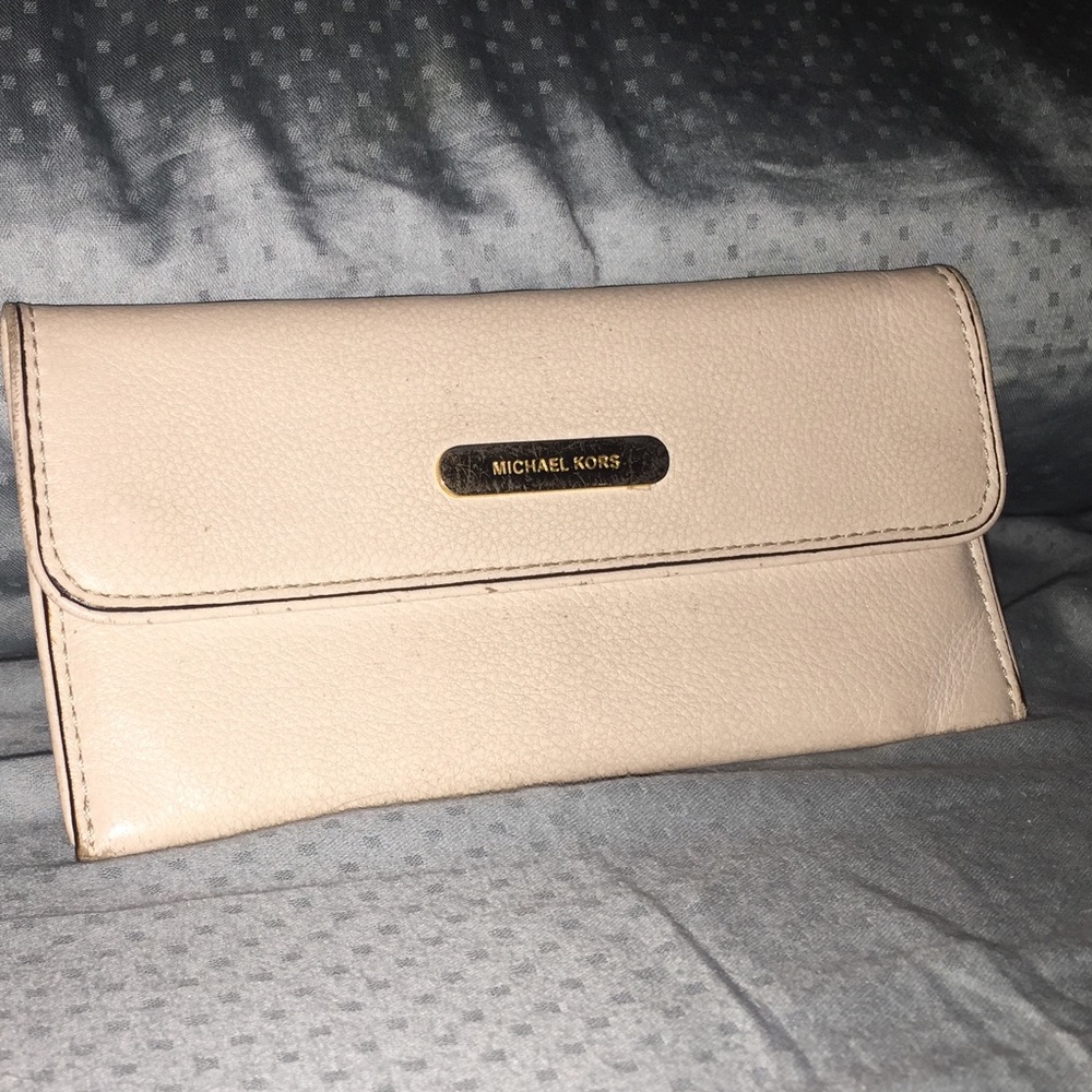 Michael Kors cream wallet